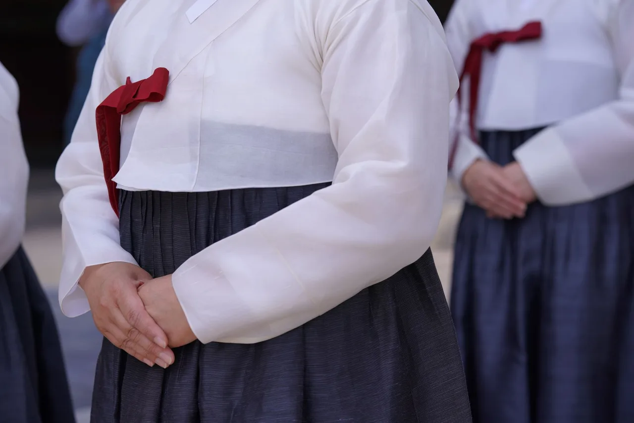 Korean etiquette: do's and don'ts for visitors