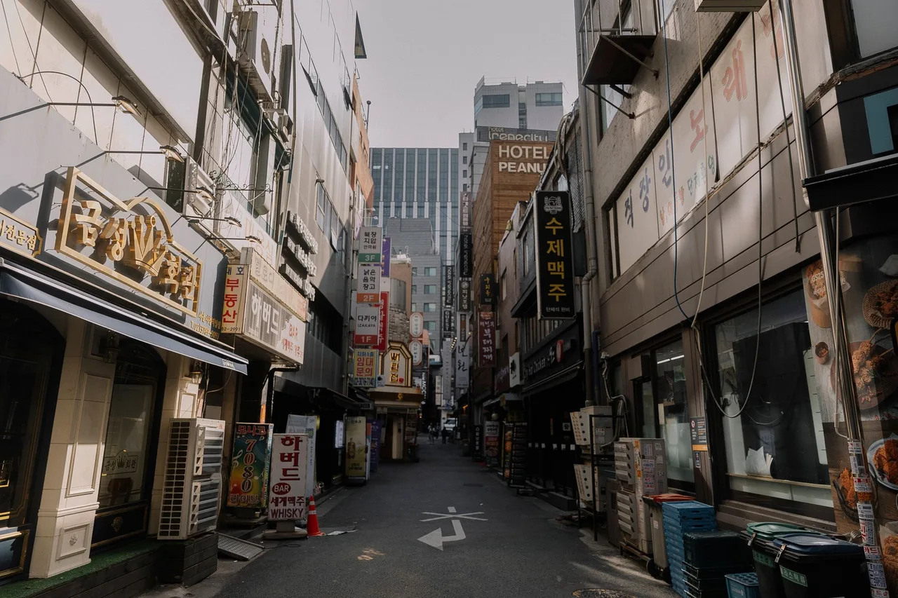 Navigating Seoul's K-pop shopping districts