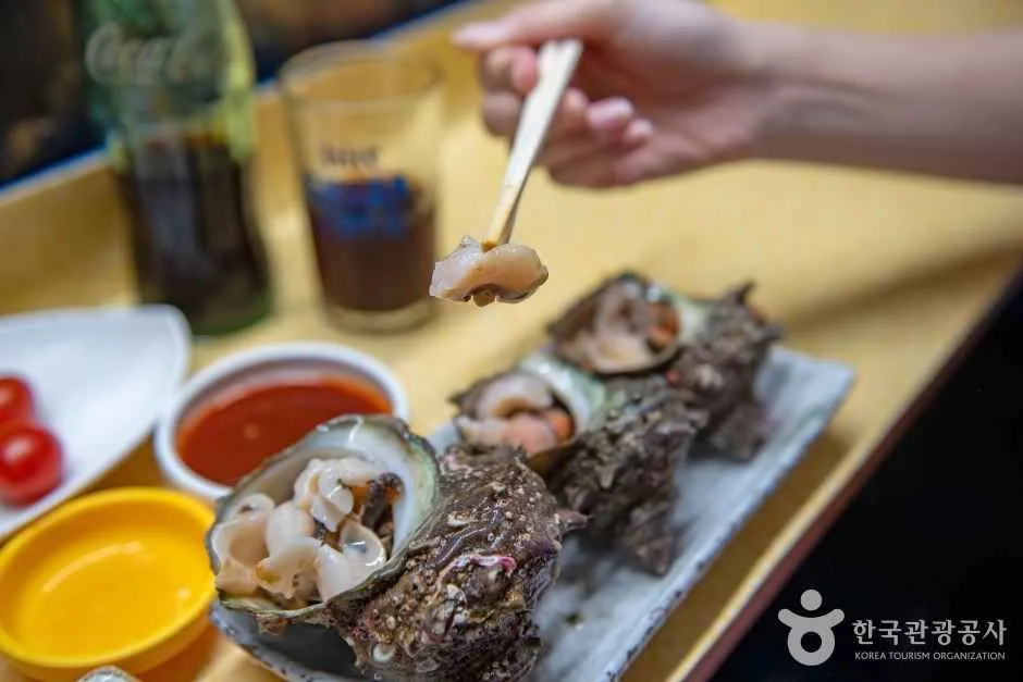 What is a pojangmacha?