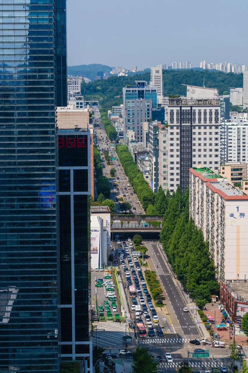 Evening street life in the Gangnam district of Seoul