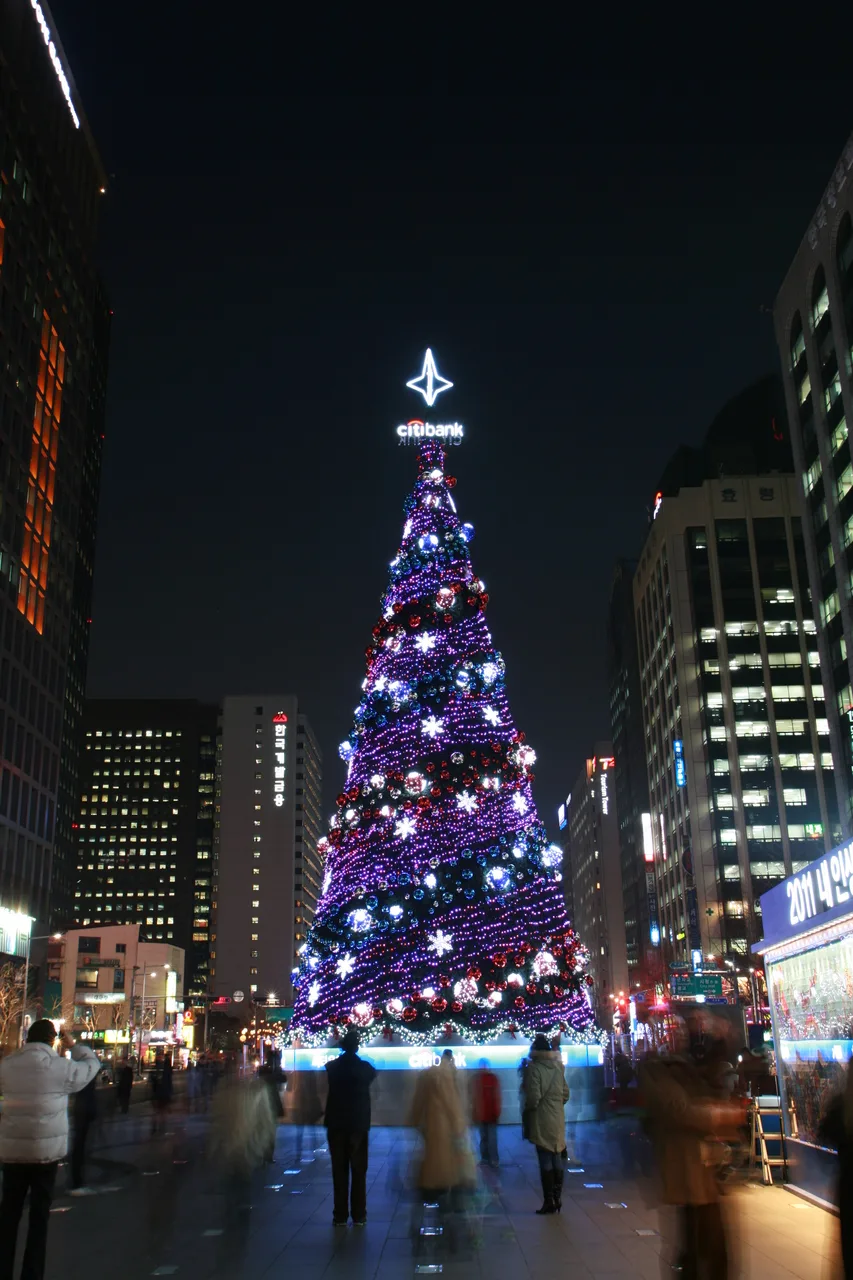 Cheonggye Plaza lit up at night