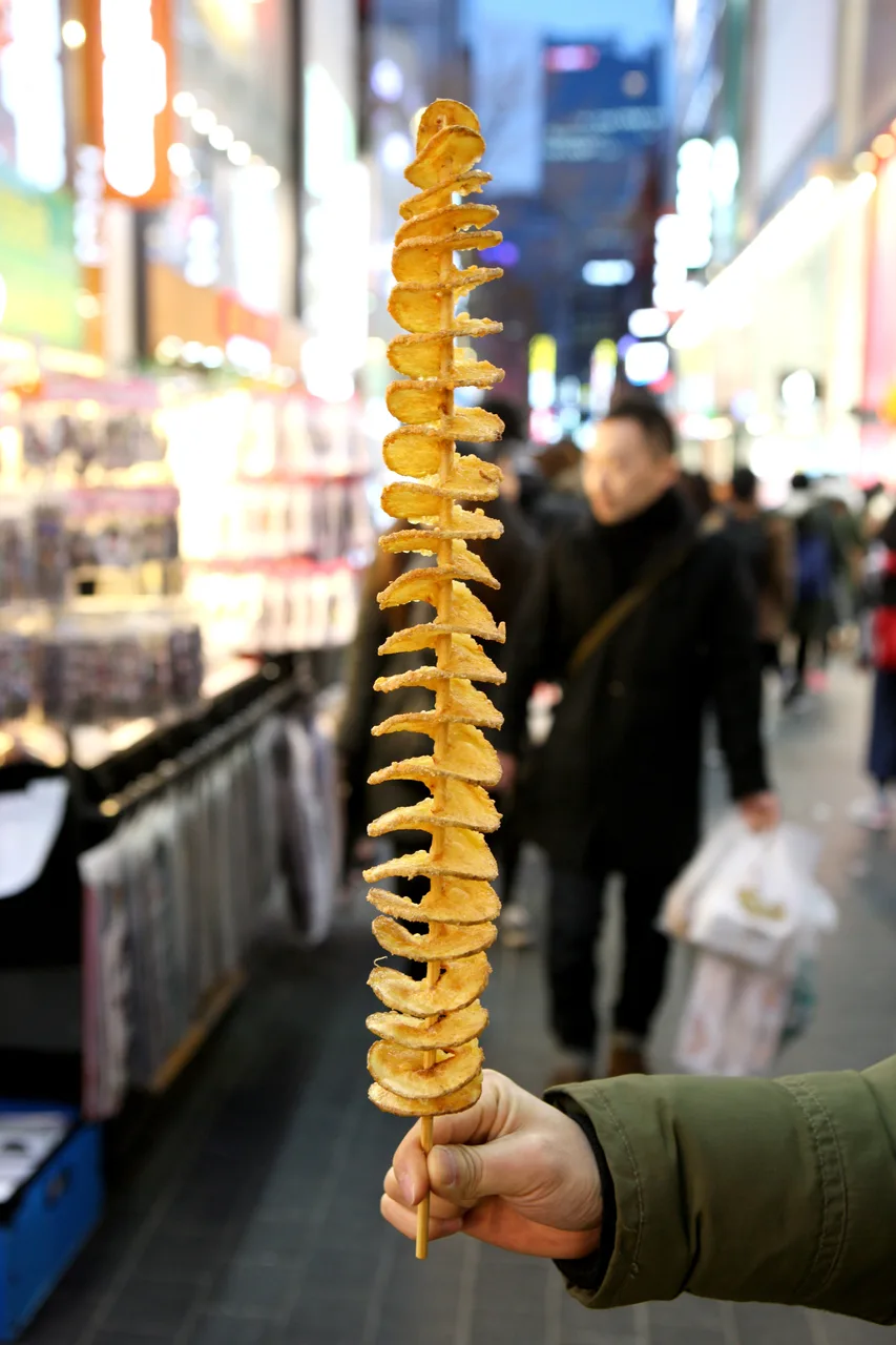 Tornado potato (회오리 감자): spiral-cut fried potato