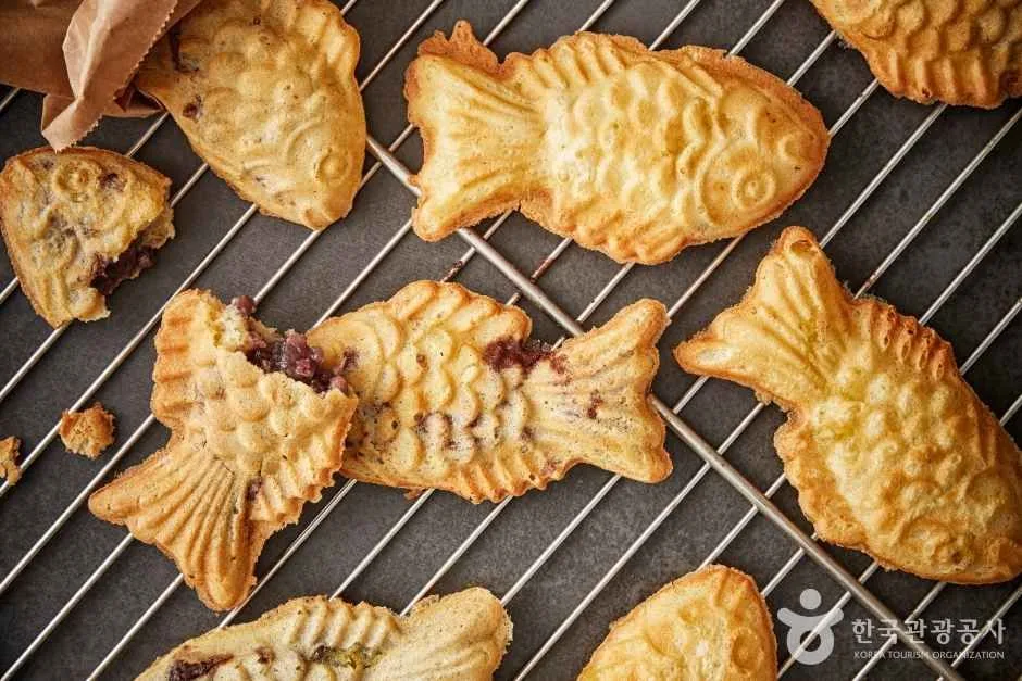 Bungeoppang (붕어빵): fish-shaped pastries