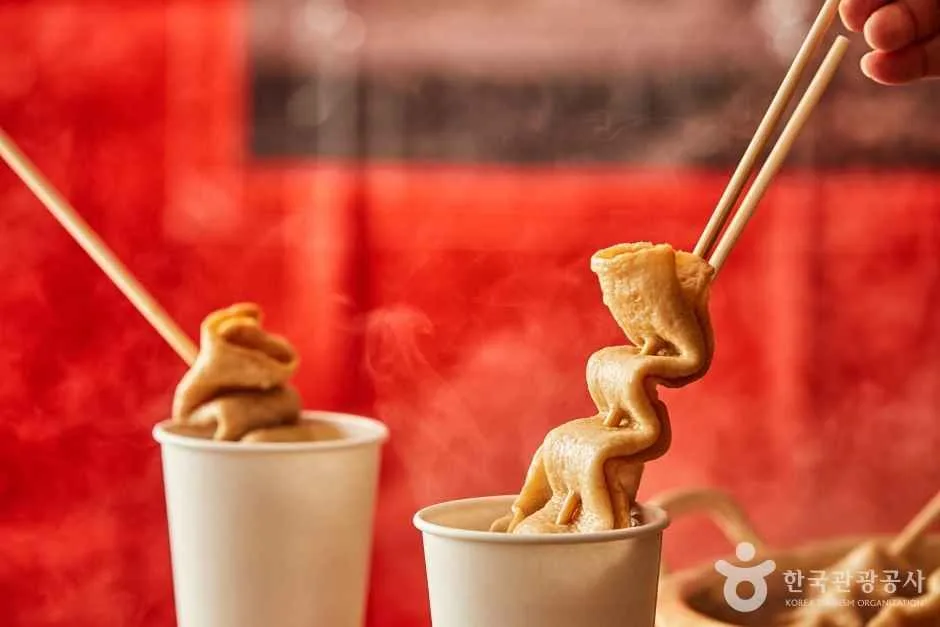 Eomuk (어묵): fish cake skewers