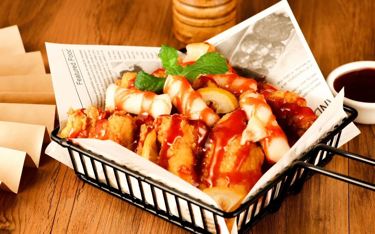 Preparing ground beef tteokbokki
