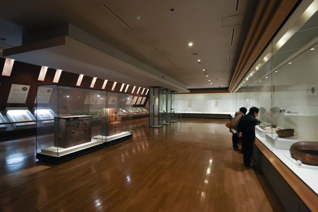 Where to try Korean crafts: pottery, calligraphy and hanji